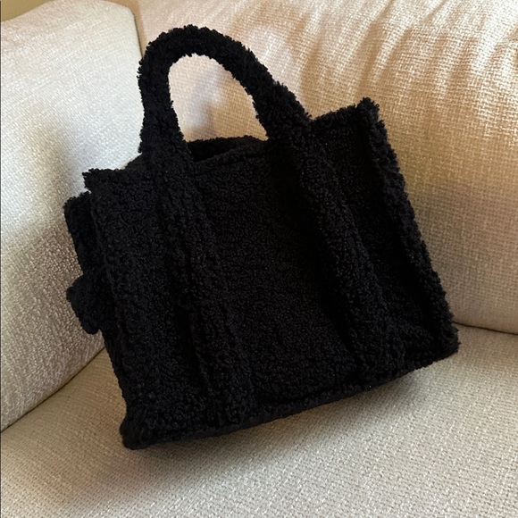 Black Sherpa March Jacobs The Tote Bag - Picture 3 of 6